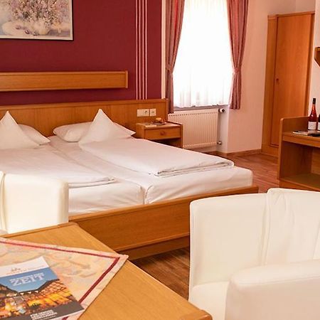 Hotel Garni Zum Hirschen Iphofen Extérieur photo