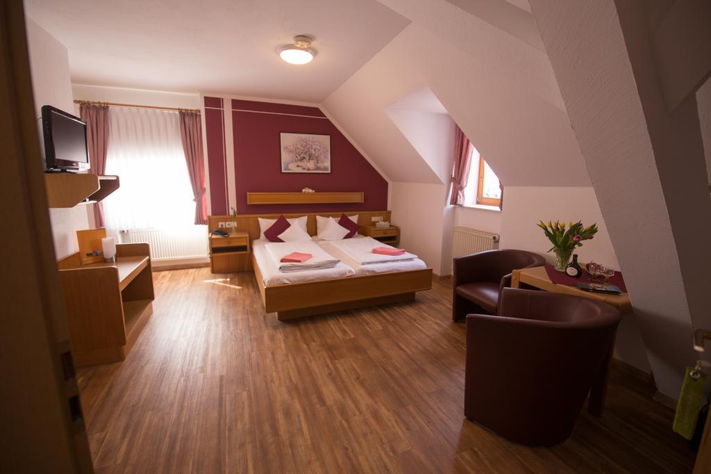 Hotel Garni Zum Hirschen Iphofen Extérieur photo