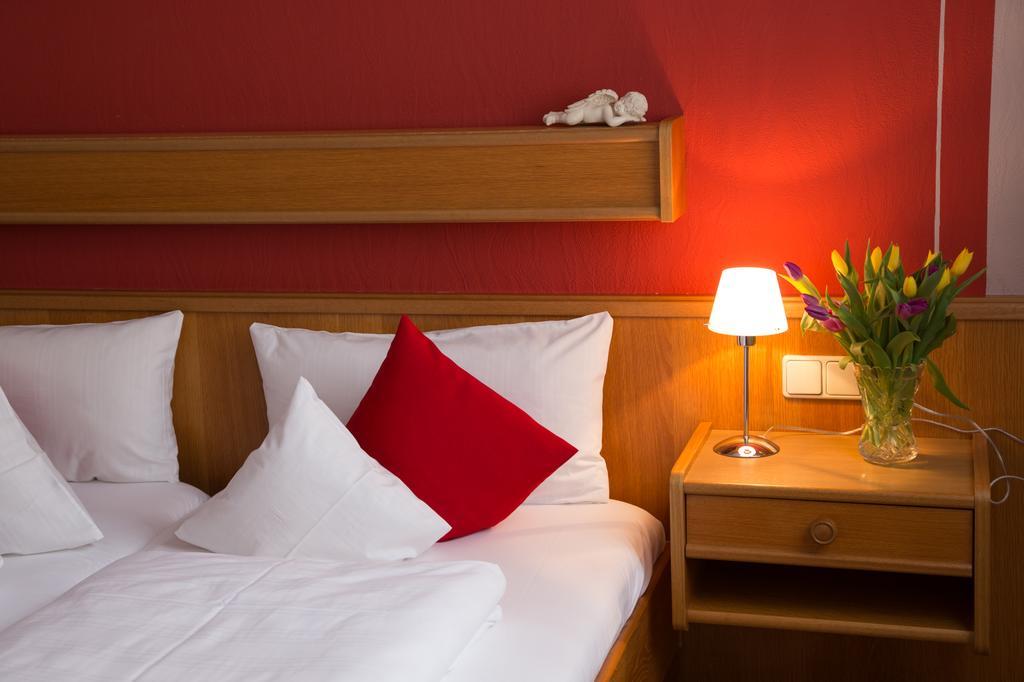 Hotel Garni Zum Hirschen Iphofen Extérieur photo